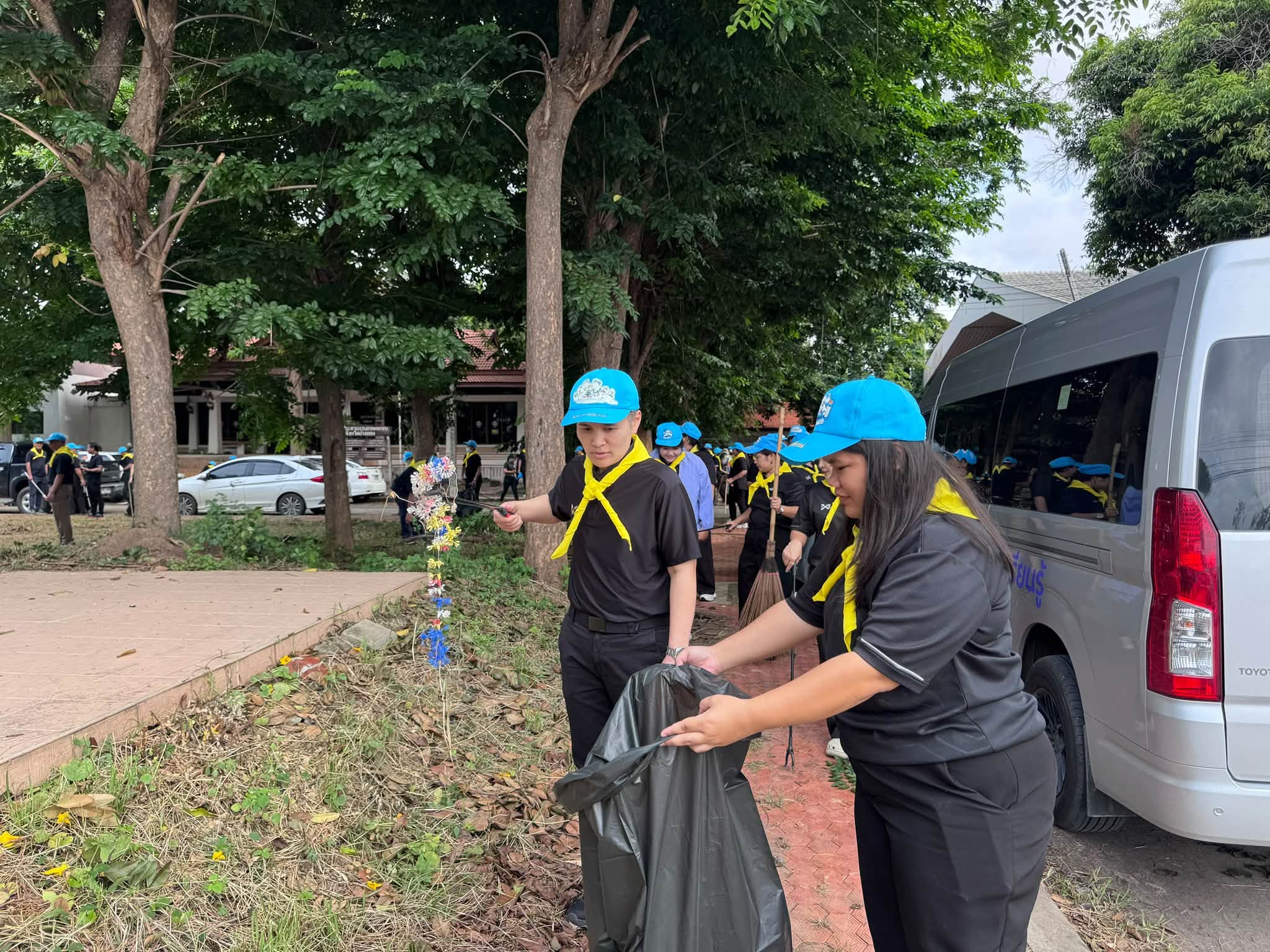 title - ส.ป.ก.อ่างทอง เข้าร่วมกิจกรรมจิตอาสาพัฒนาถนนเทศบาล 14 ทำความสะอาด ปรับภูมิทัศน์